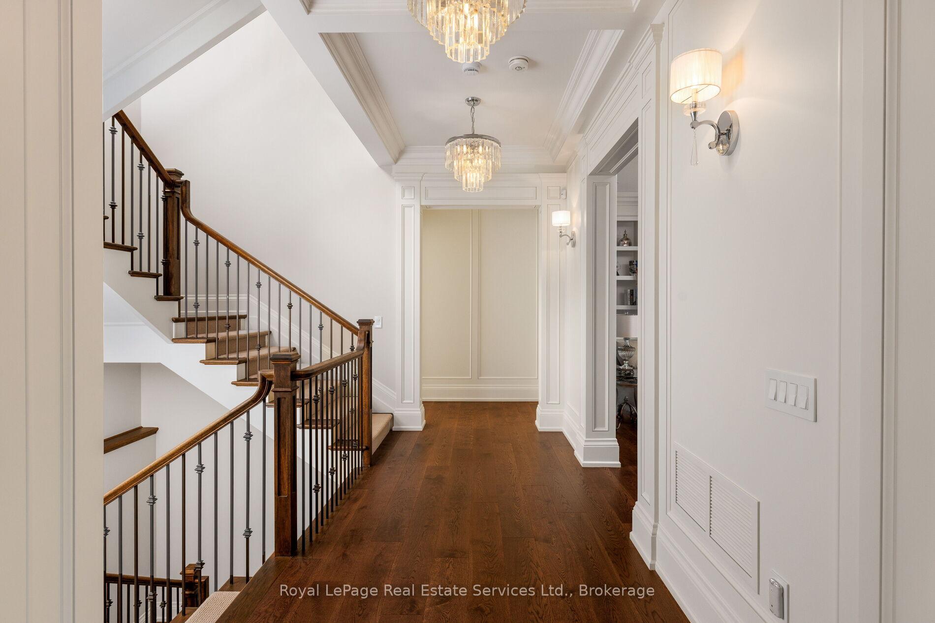 456 Lakeshore Road W 5