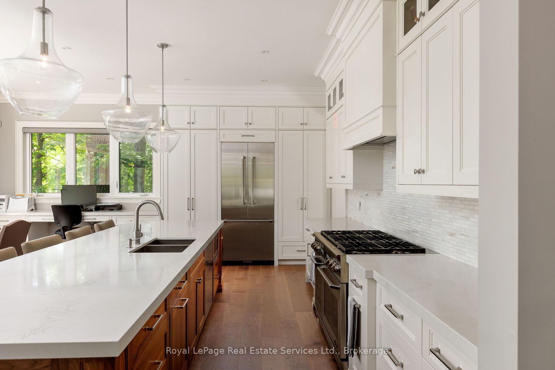 456 Lakeshore Road W 5
