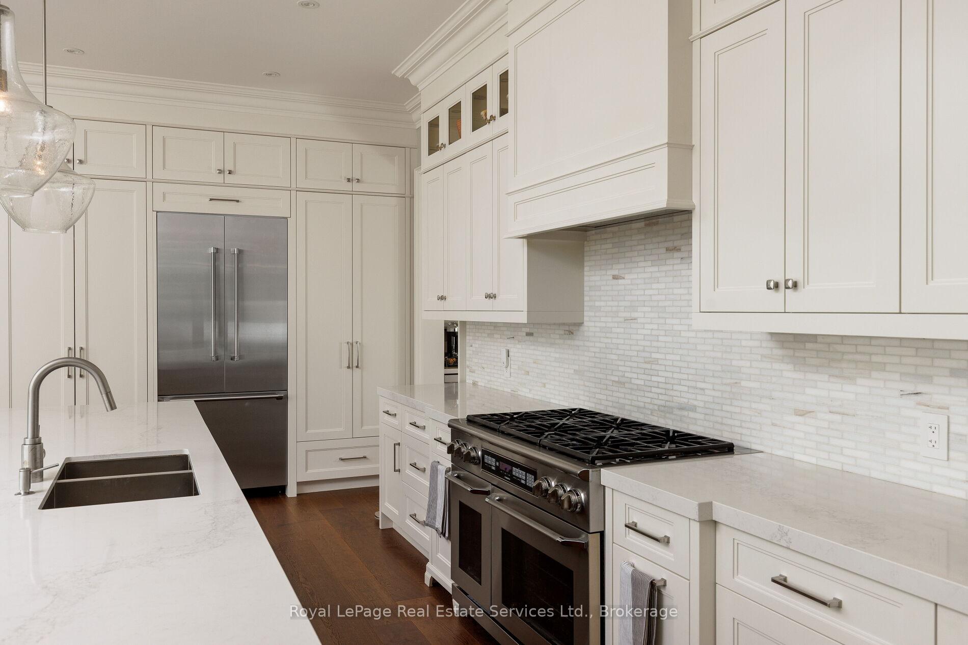 456 Lakeshore Road W 5