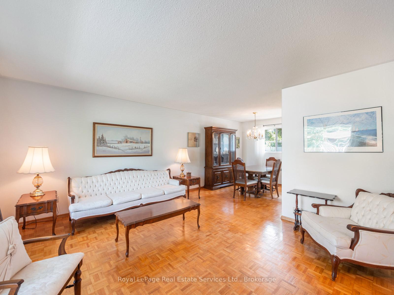 1 Mosswood Lane, Toronto