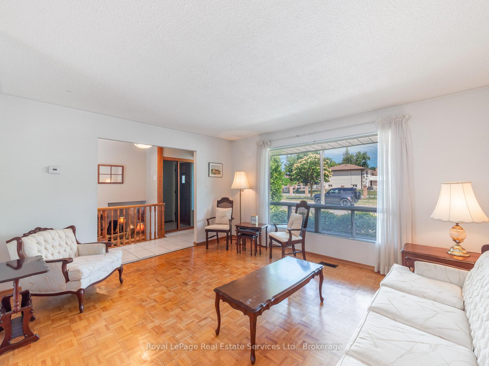 1 Mosswood Lane, Toronto