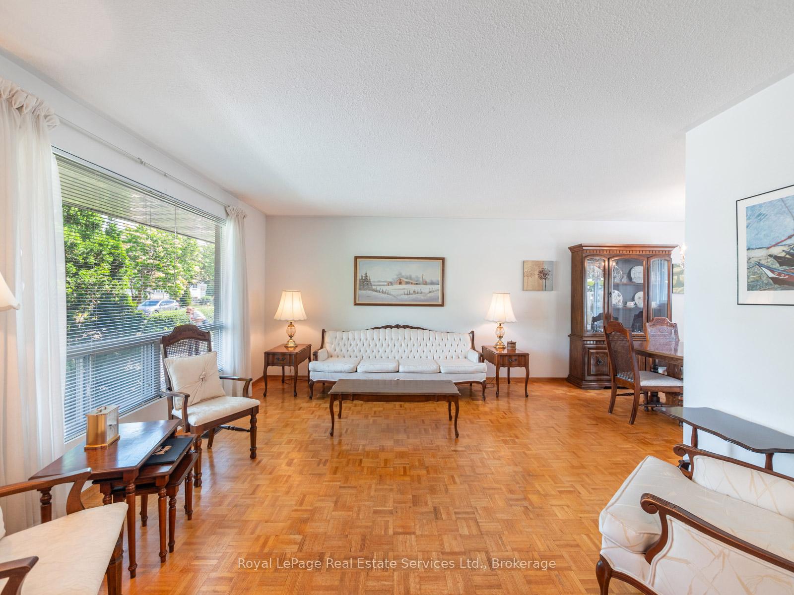 1 Mosswood Lane, Toronto