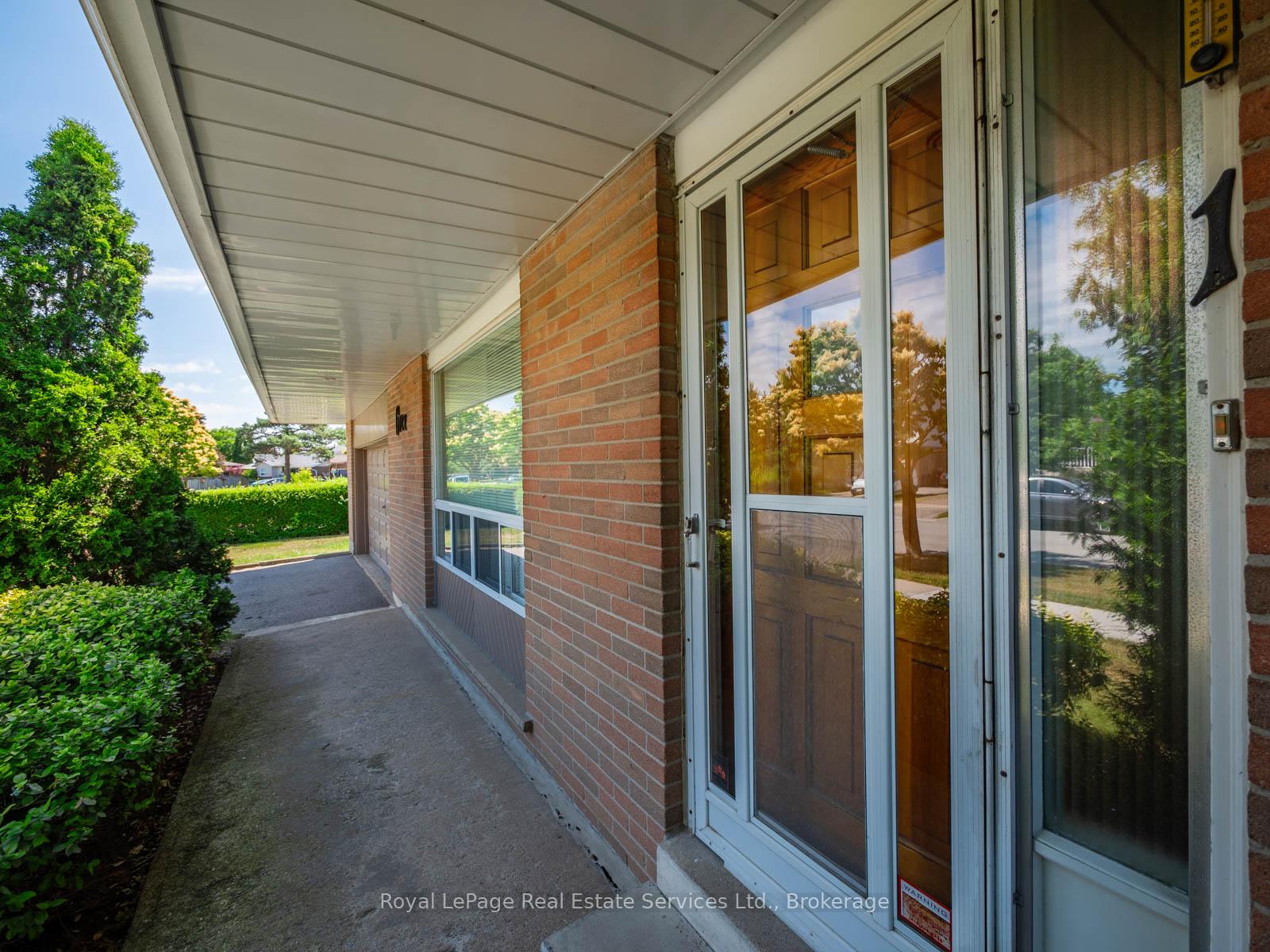 1 Mosswood Lane, Toronto