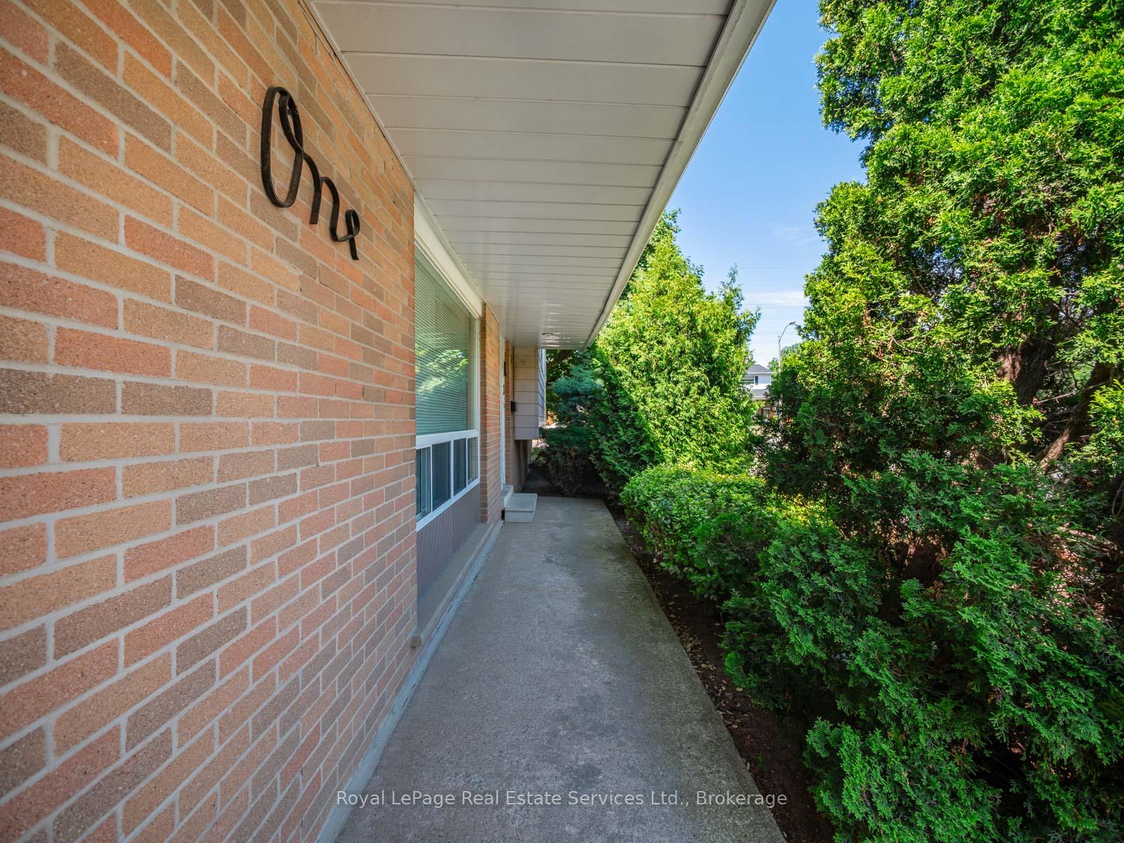 1 Mosswood Lane, Toronto