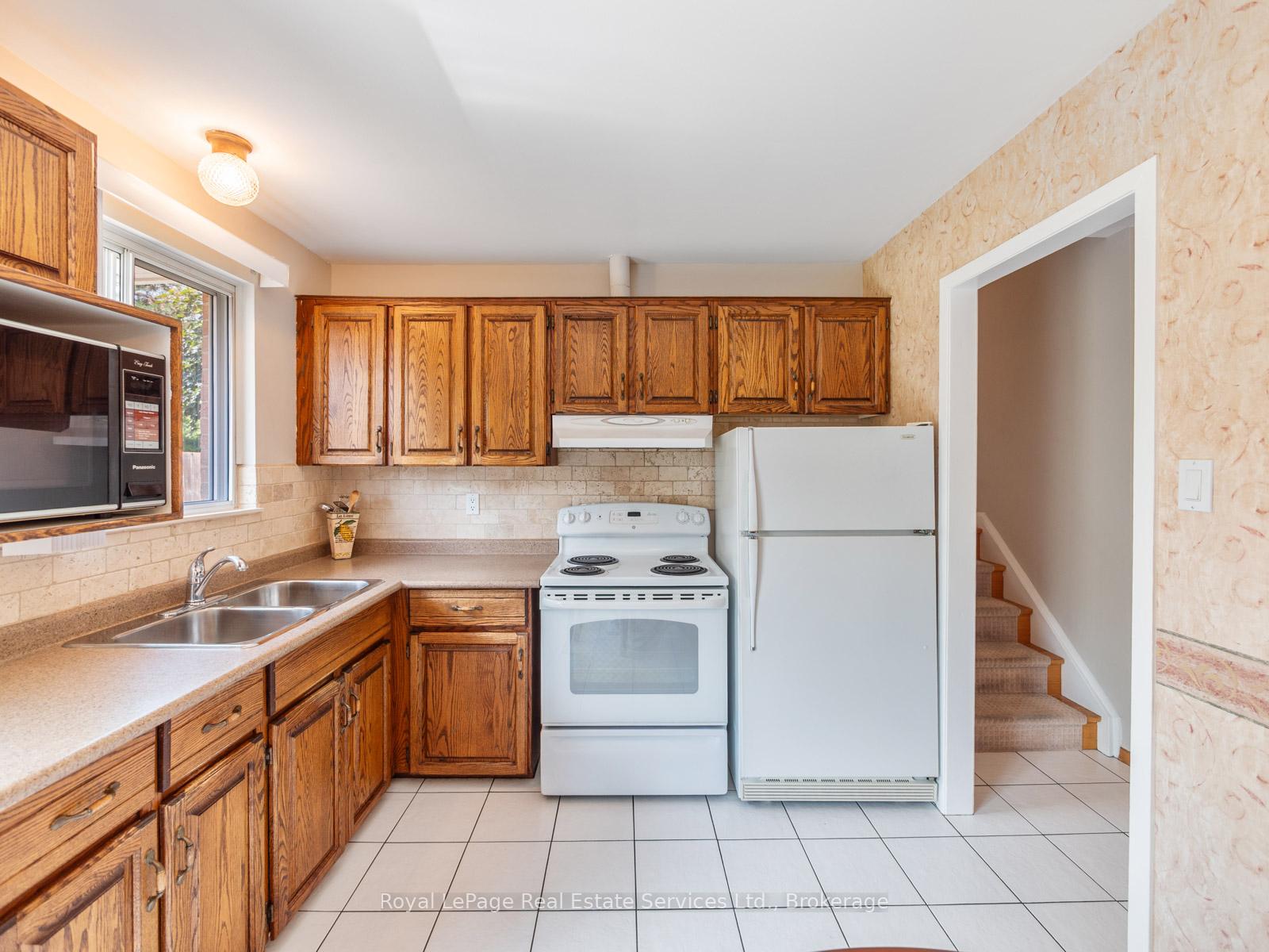1 Mosswood Lane, Toronto