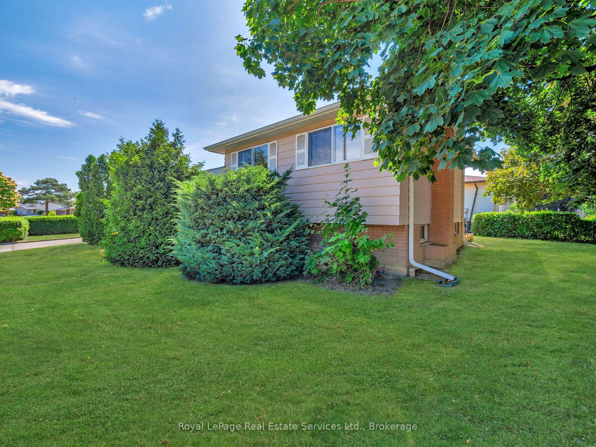 1 Mosswood Lane, Toronto