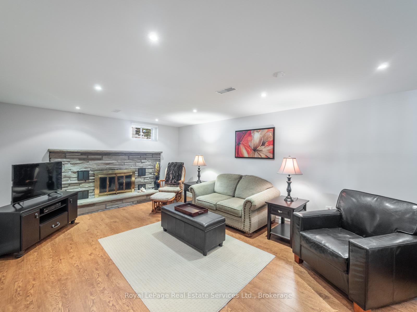 1 Mosswood Lane, Toronto