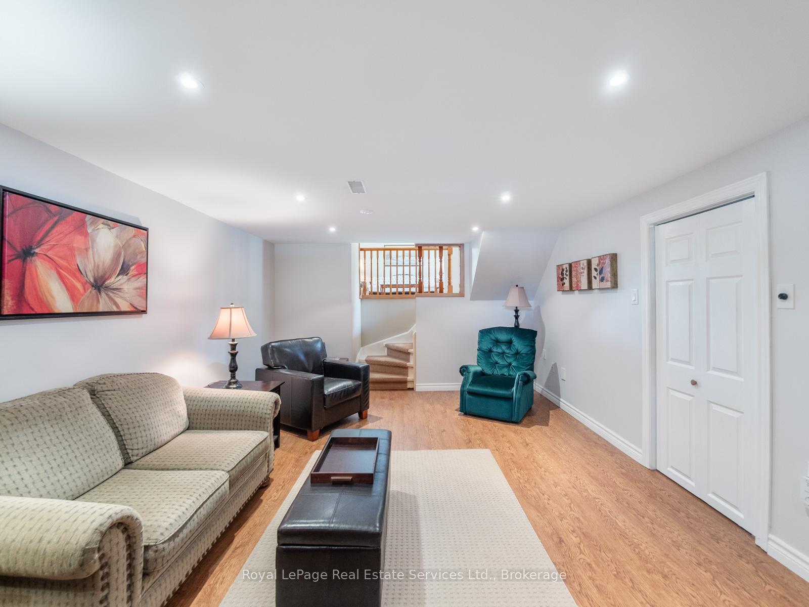 1 Mosswood Lane, Toronto