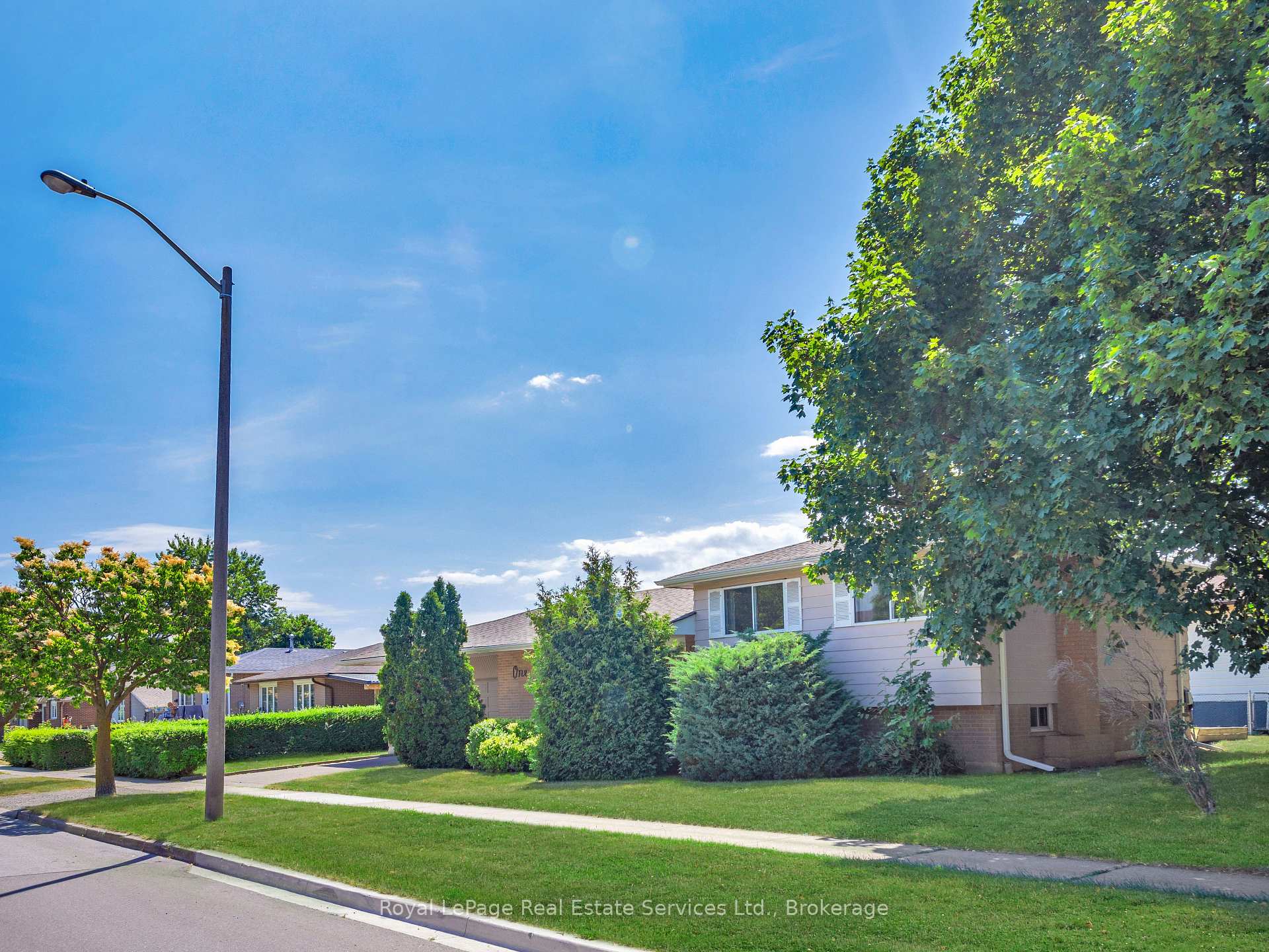 1 Mosswood Lane, Toronto