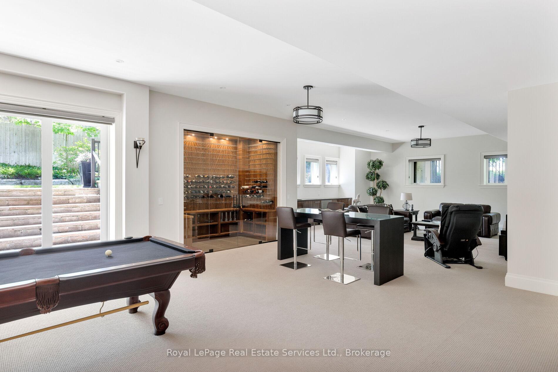 456 Lakeshore Road W