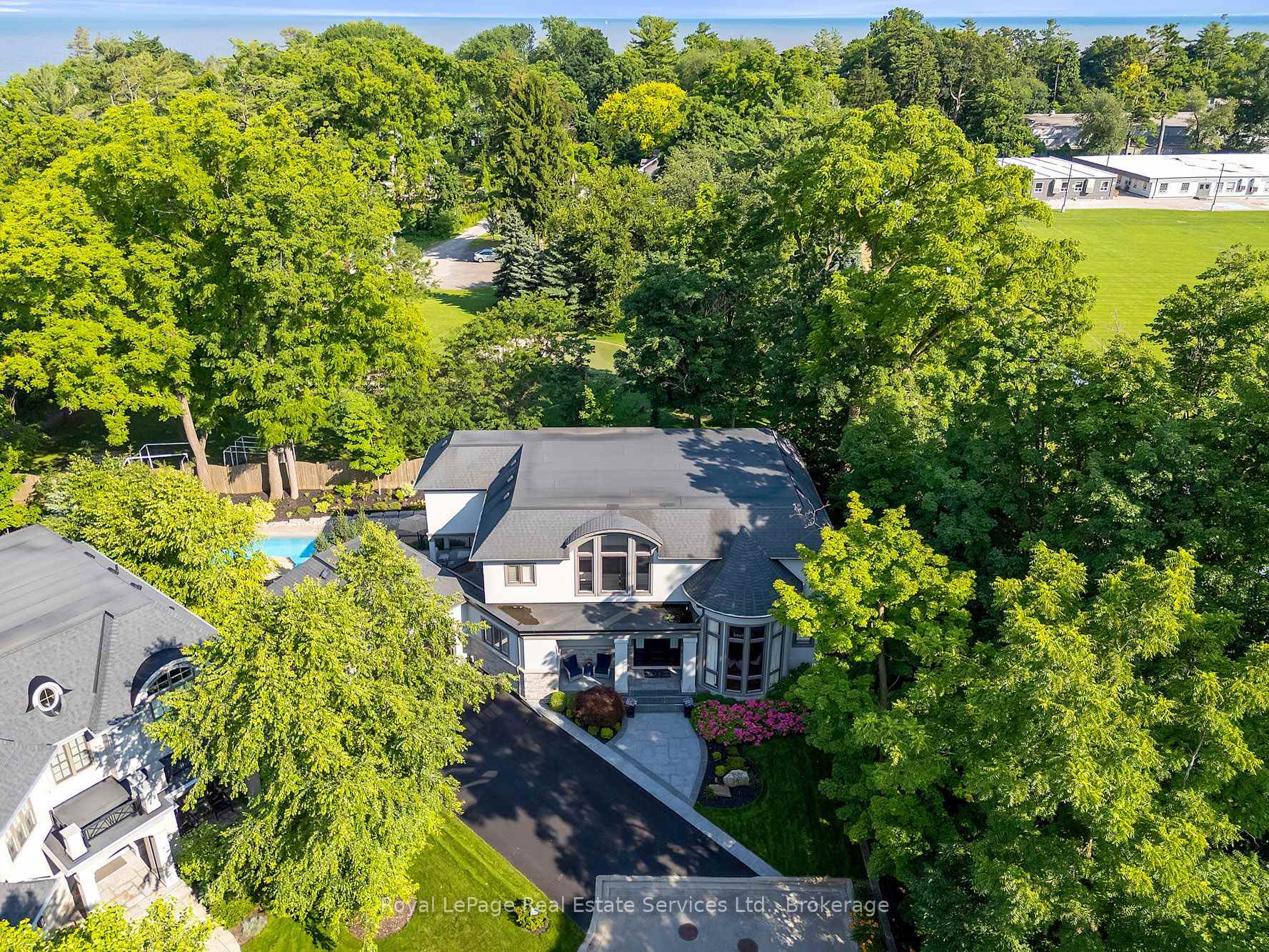 456 Lakeshore Road W