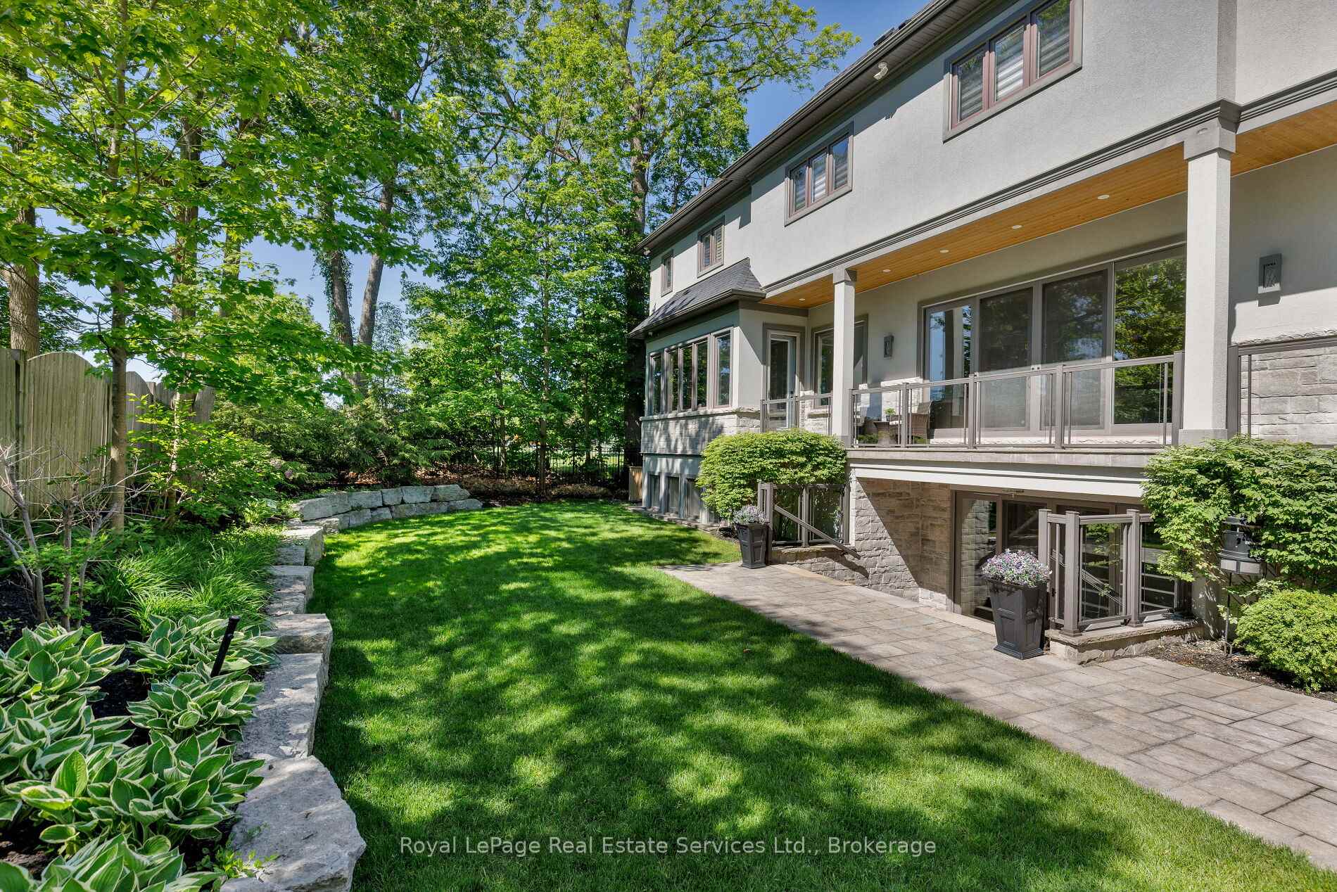 456 Lakeshore Road W