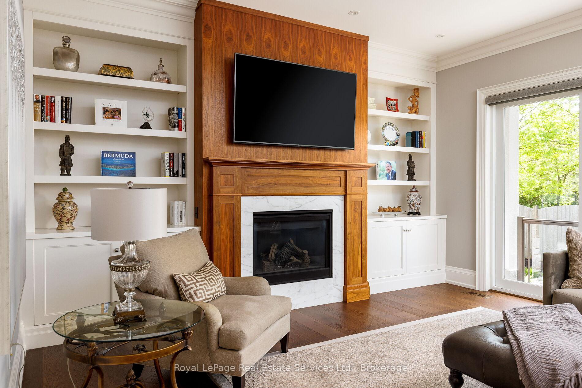 456 Lakeshore Road W