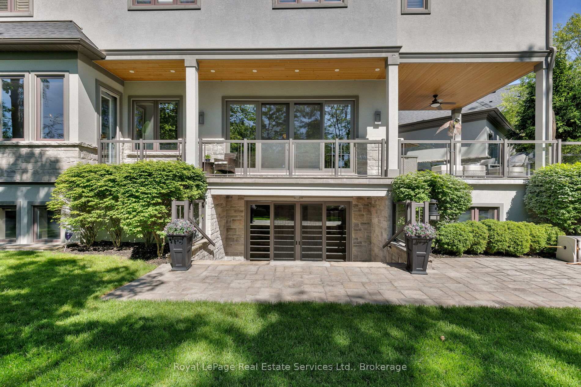 456 Lakeshore Road W