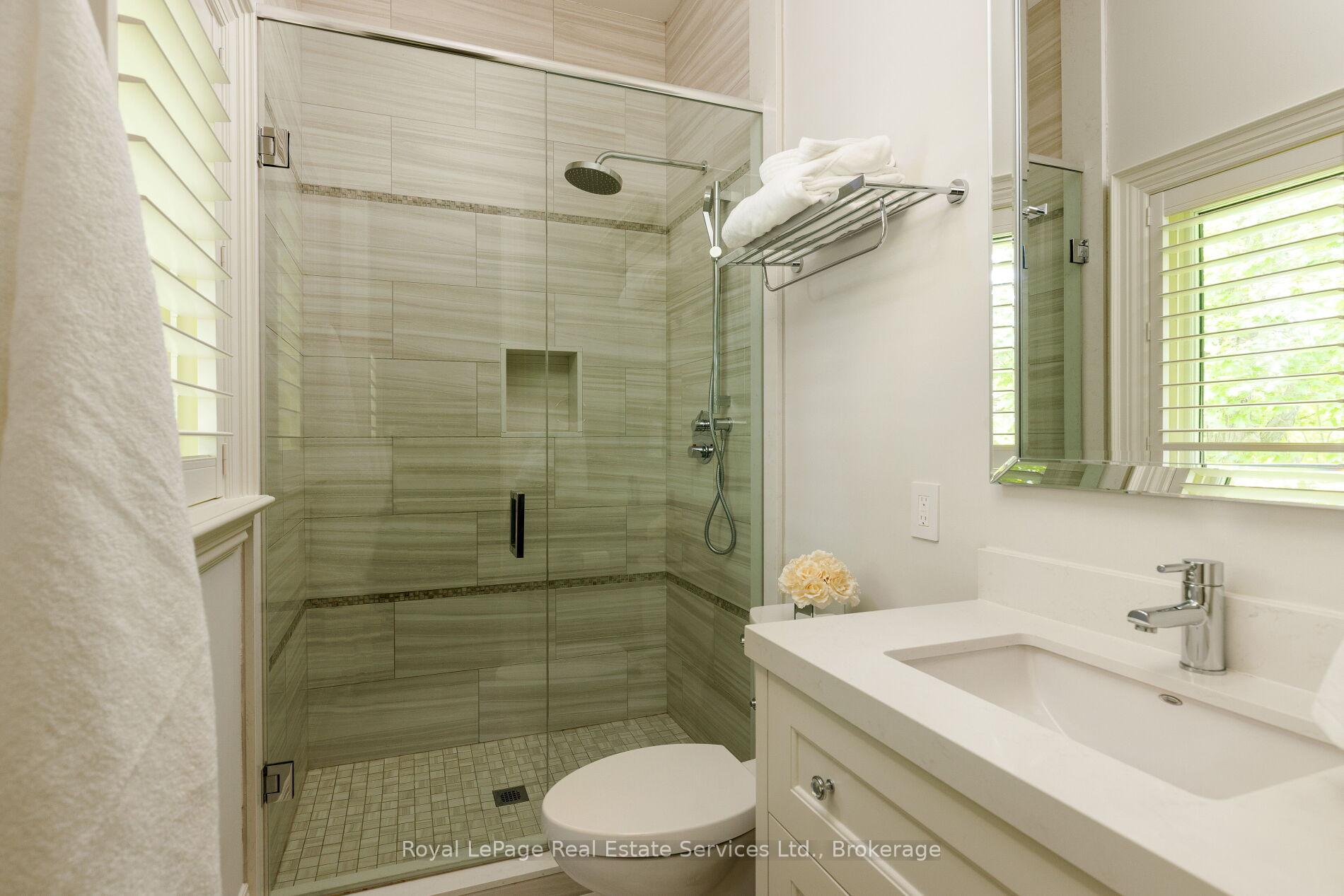 456 Lakeshore Road W