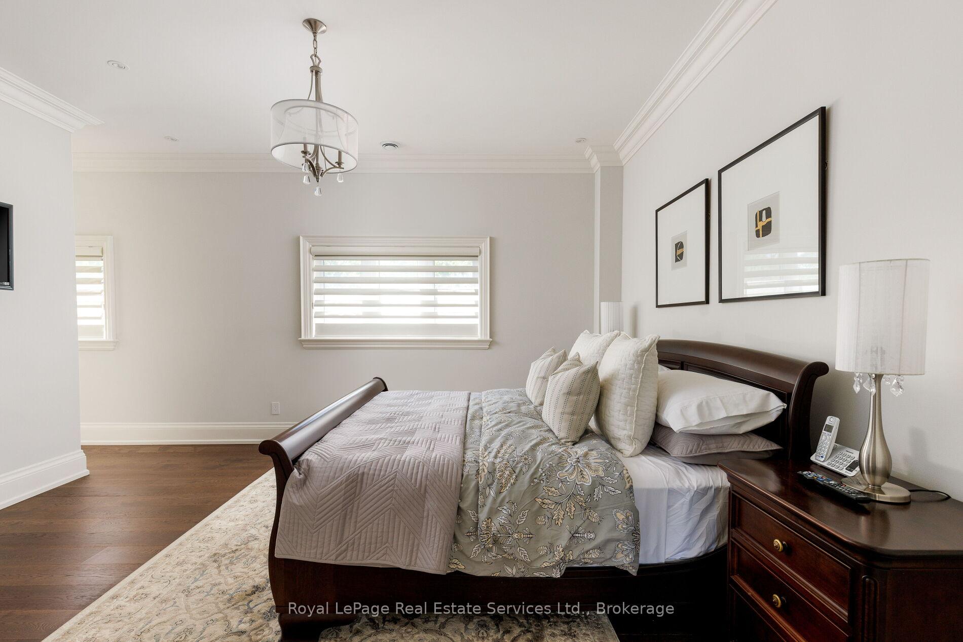456 Lakeshore Road W