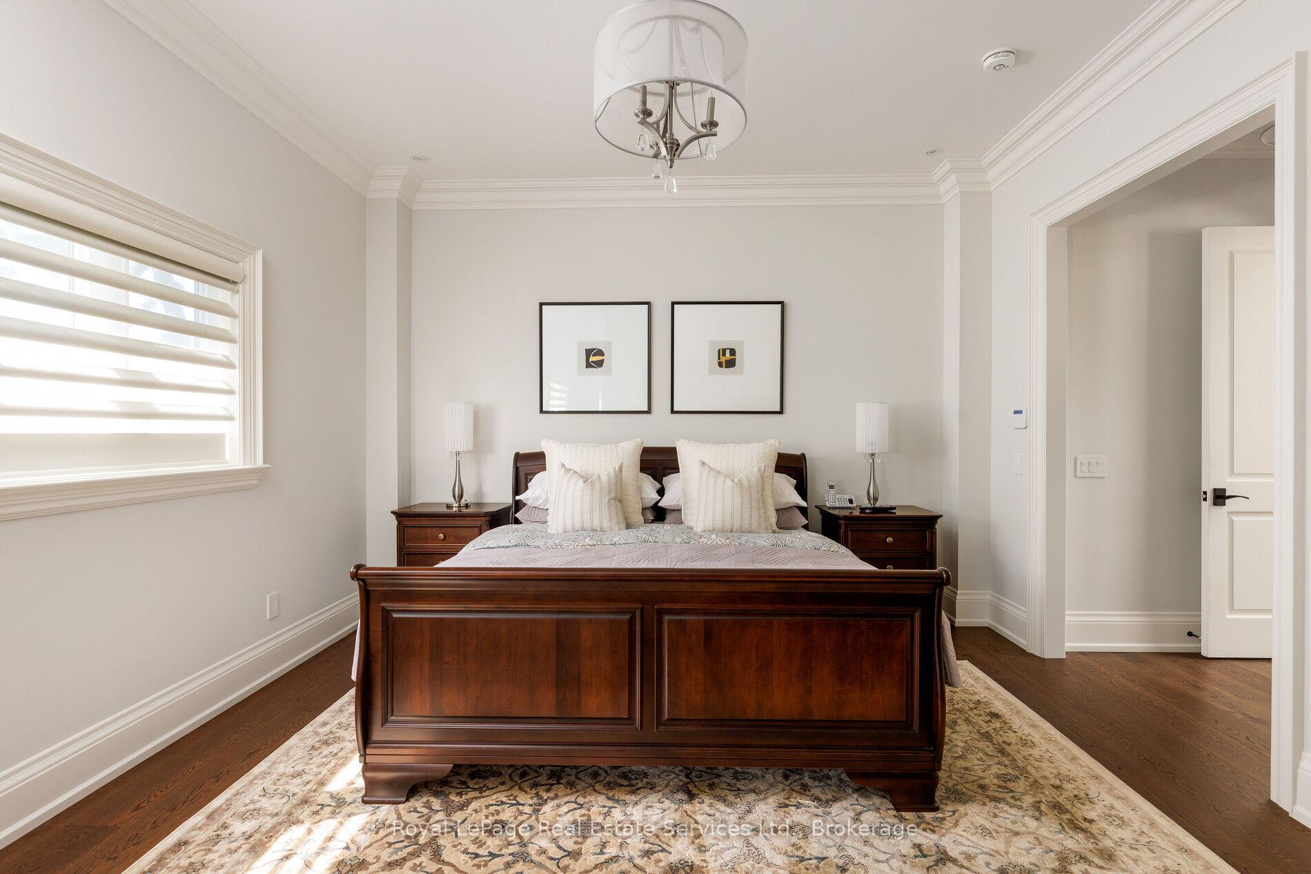 456 Lakeshore Road W