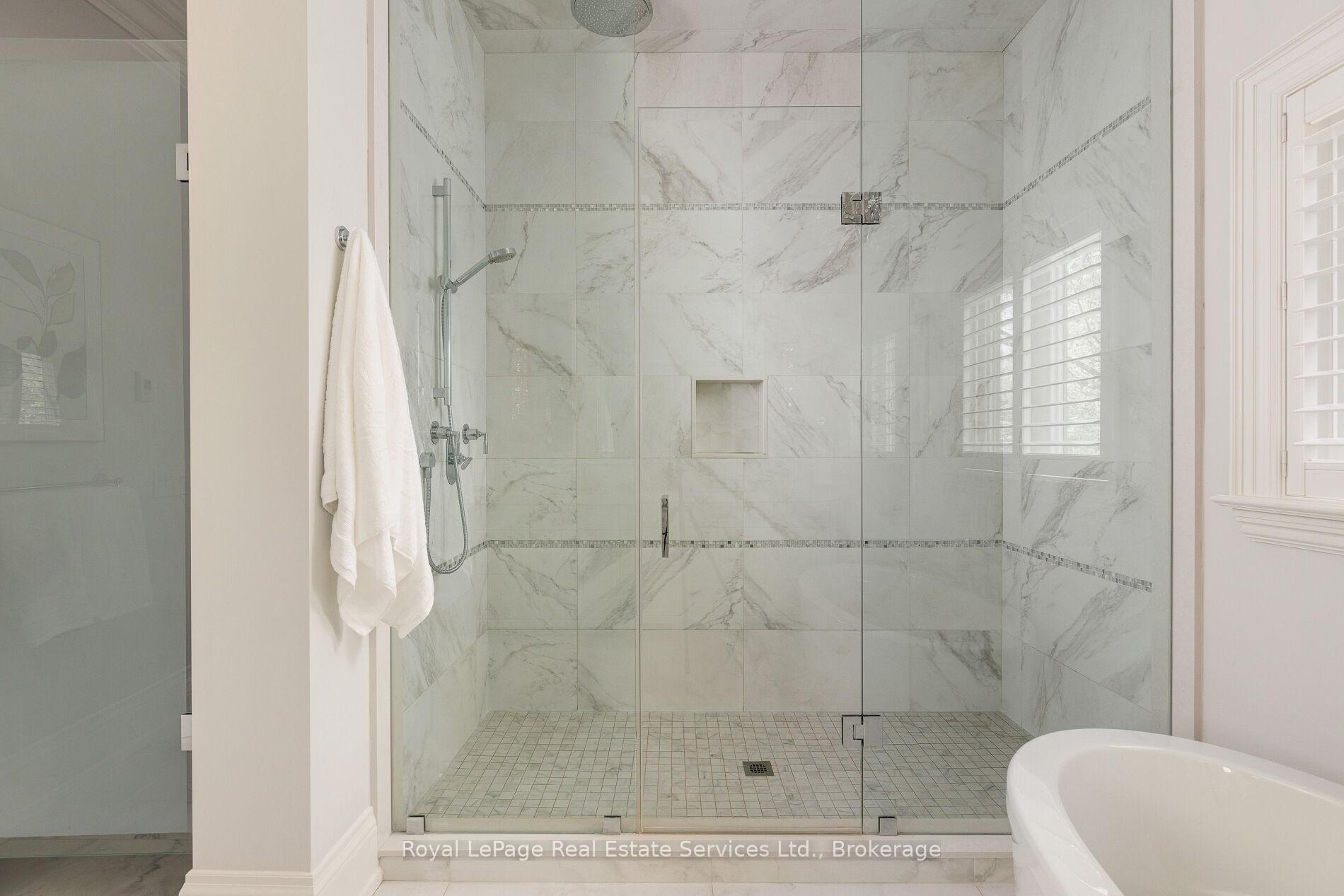 456 Lakeshore Road W