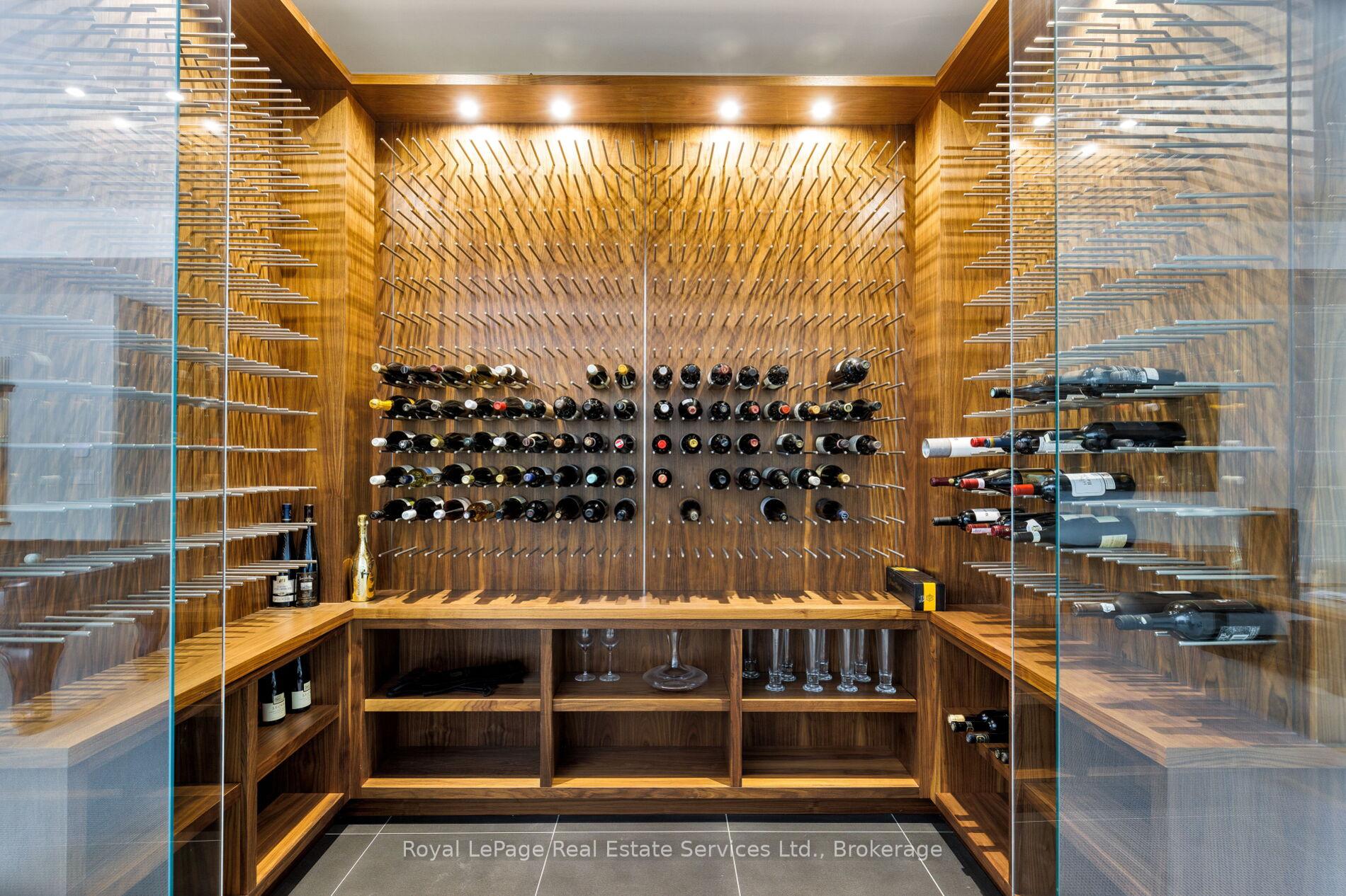 456 Lakeshore Road W