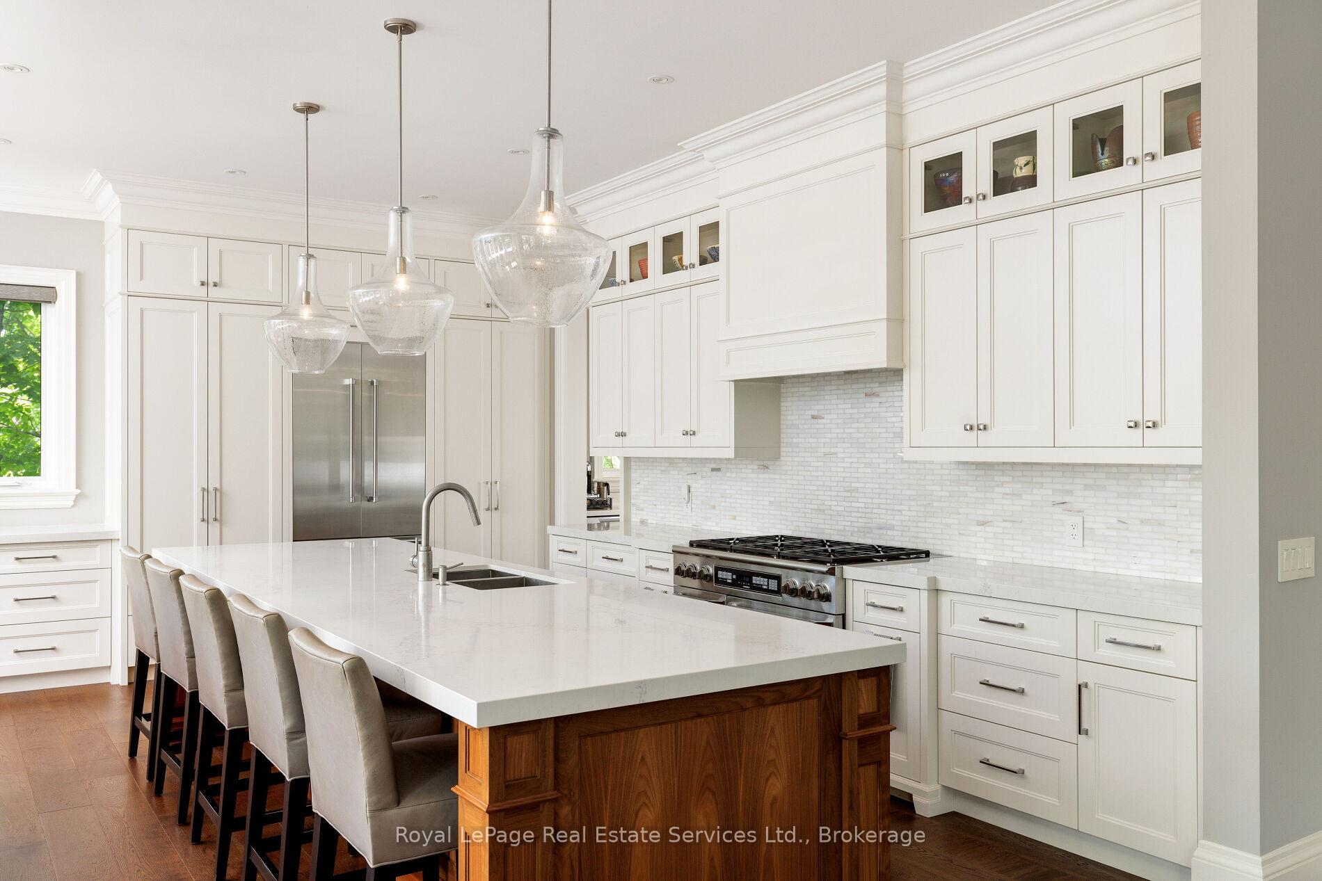 456 Lakeshore Road W