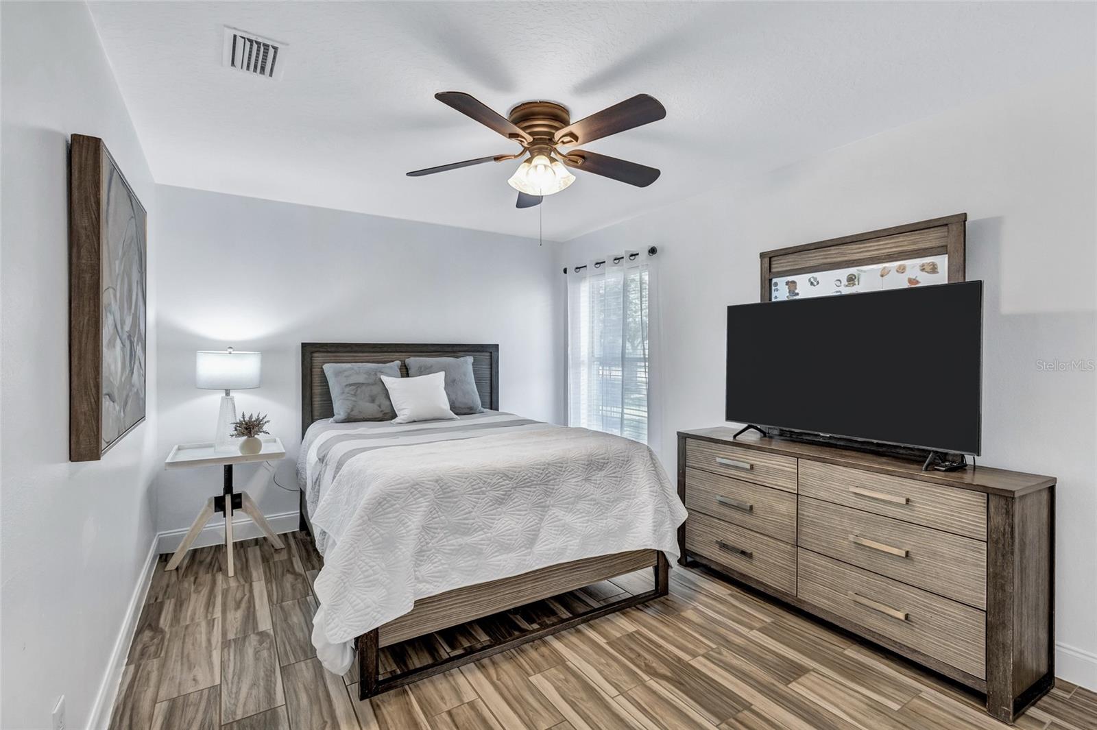 805 WOODCARVER LN