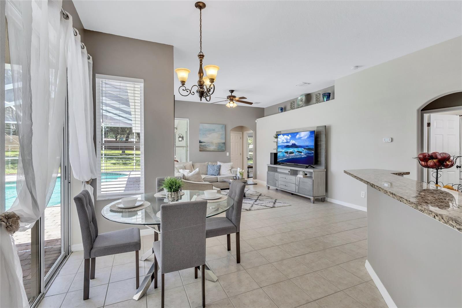 805 WOODCARVER LN