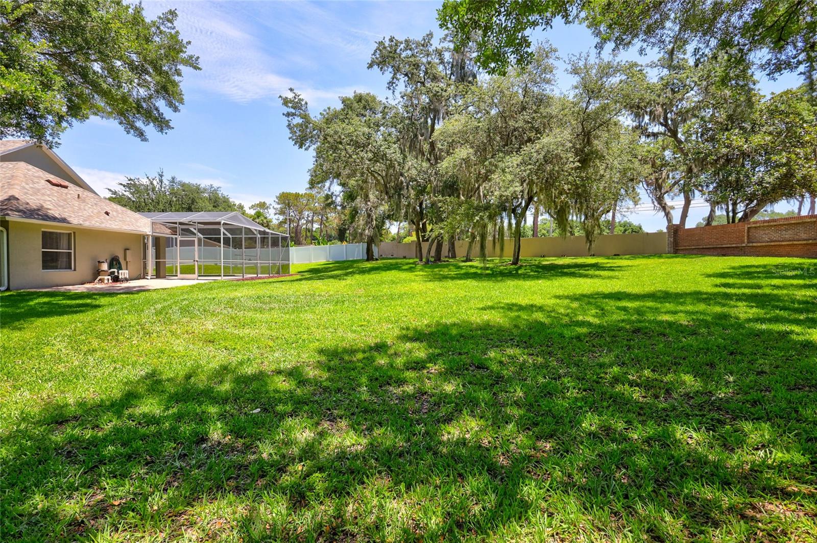 805 WOODCARVER LN