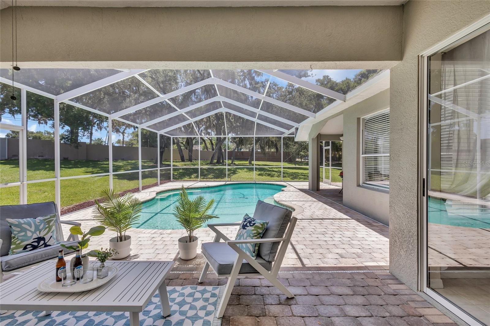 805 WOODCARVER LN
