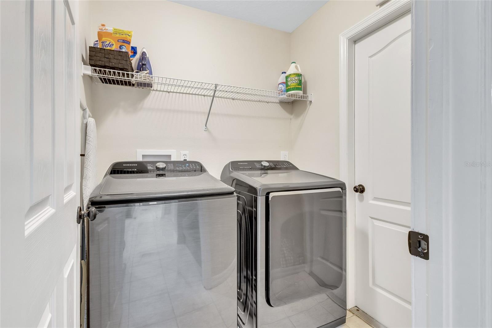 805 WOODCARVER LN