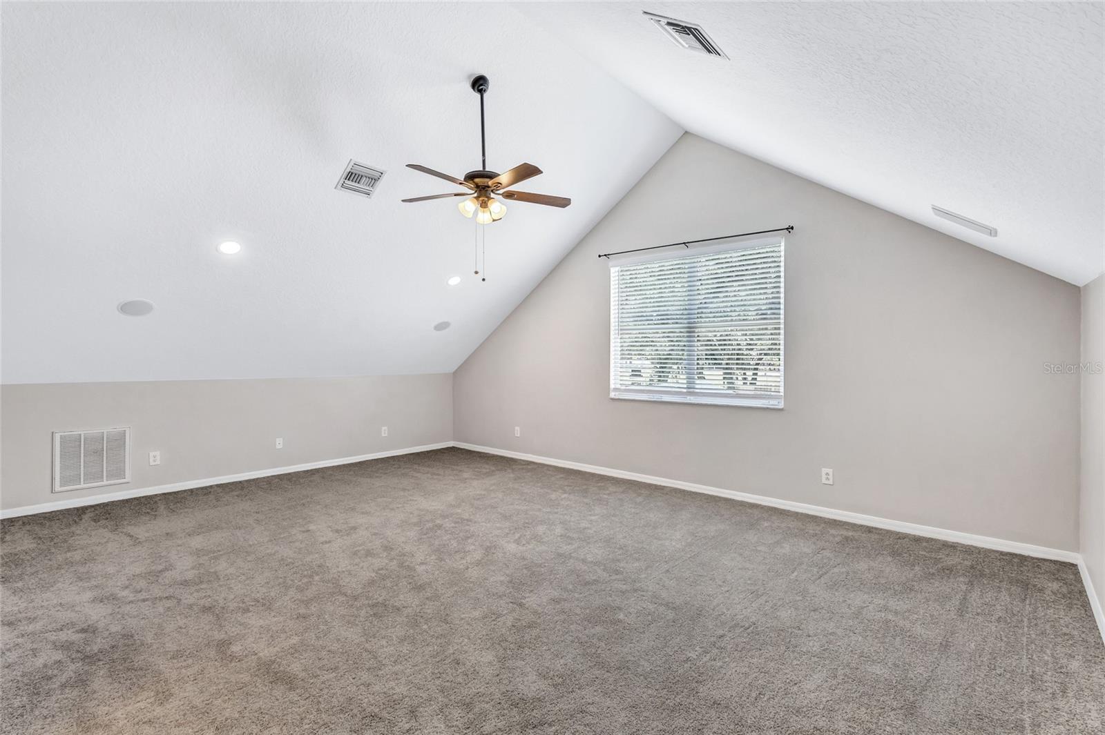 805 WOODCARVER LN
