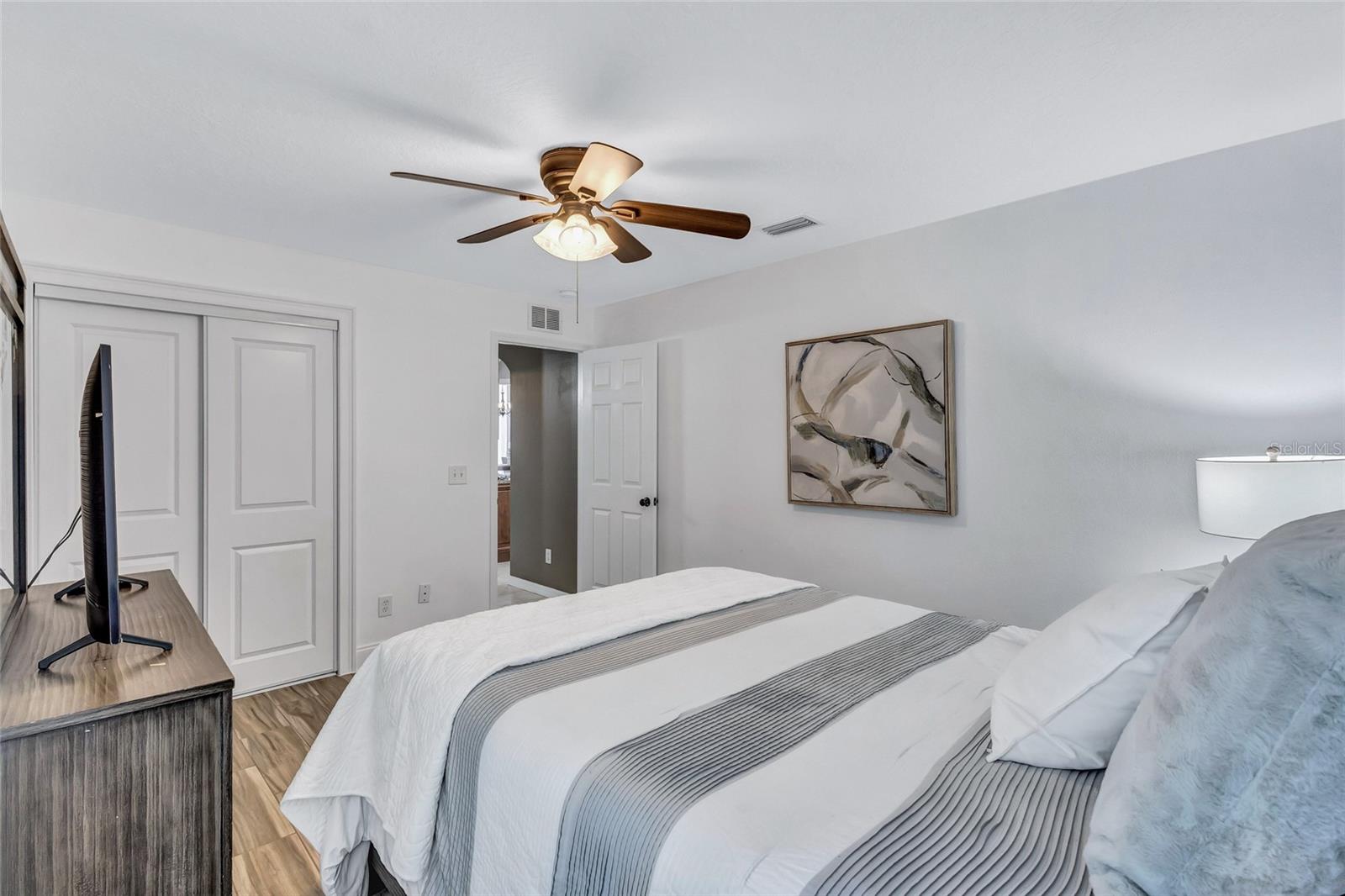 805 WOODCARVER LN
