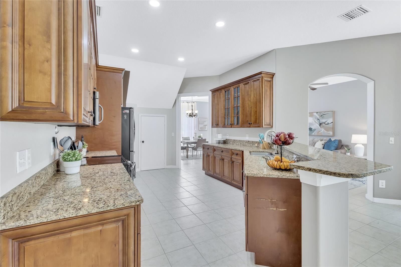805 WOODCARVER LN