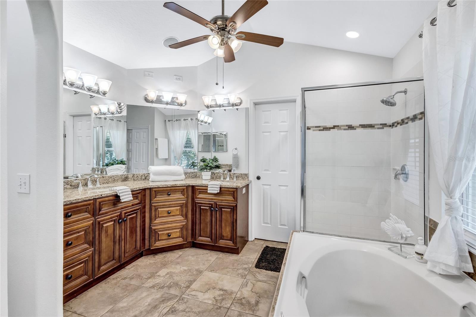 805 WOODCARVER LN