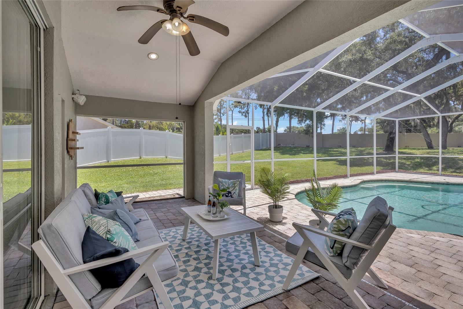 805 WOODCARVER LN