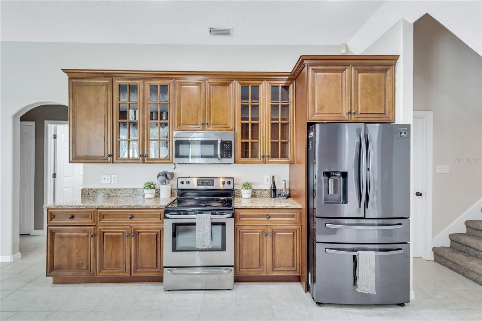 805 WOODCARVER LN