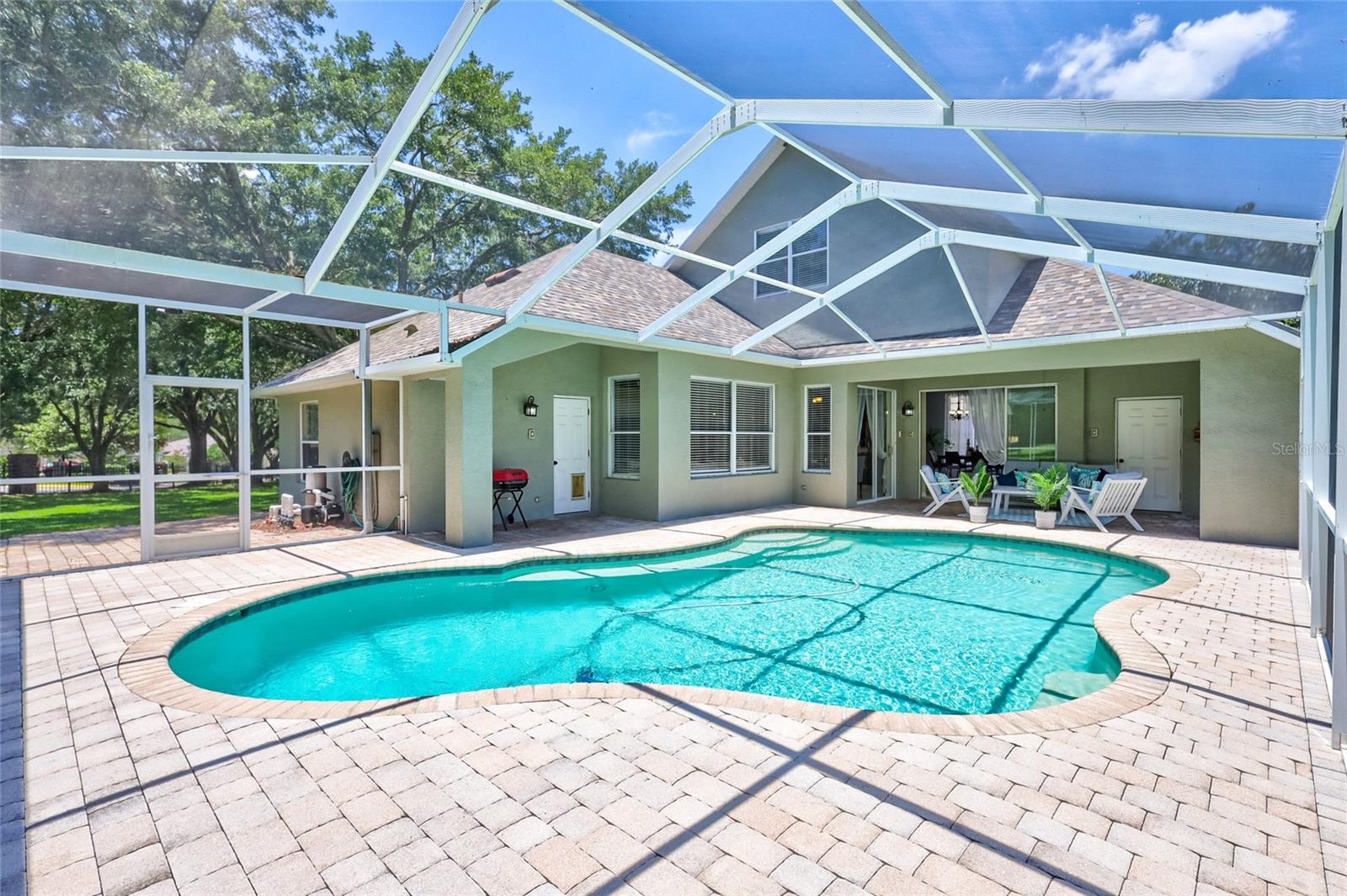 805 WOODCARVER LN