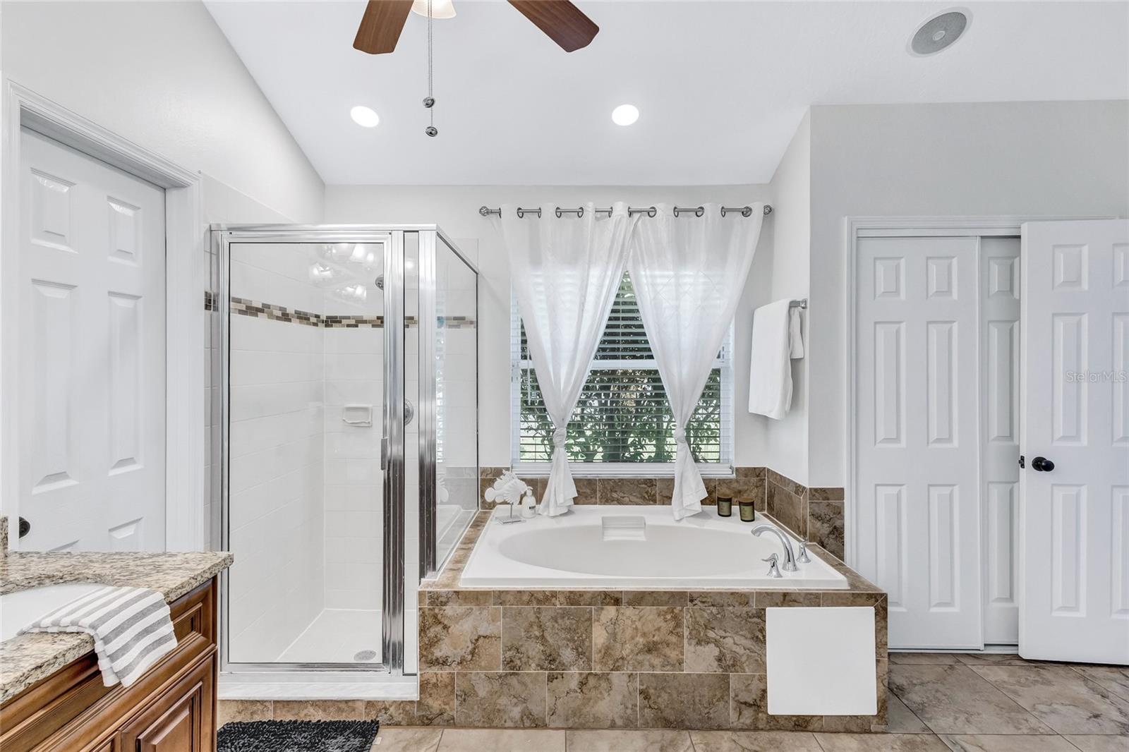 805 WOODCARVER LN