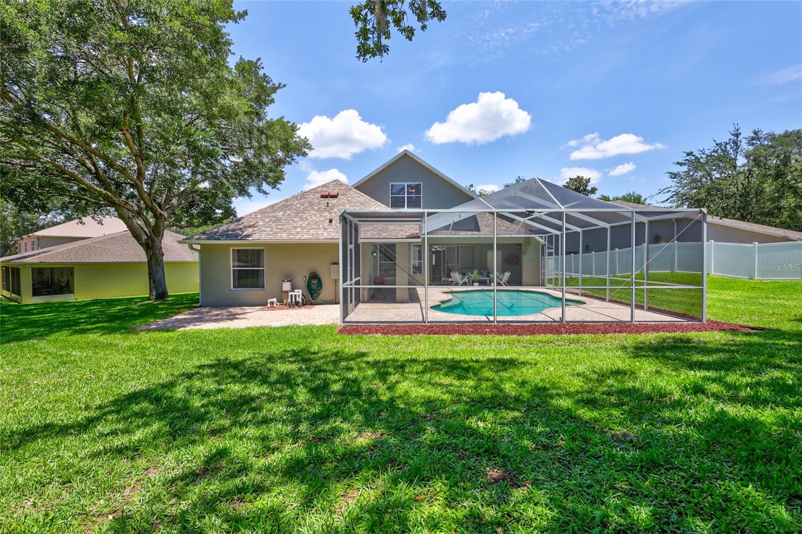 805 WOODCARVER LN