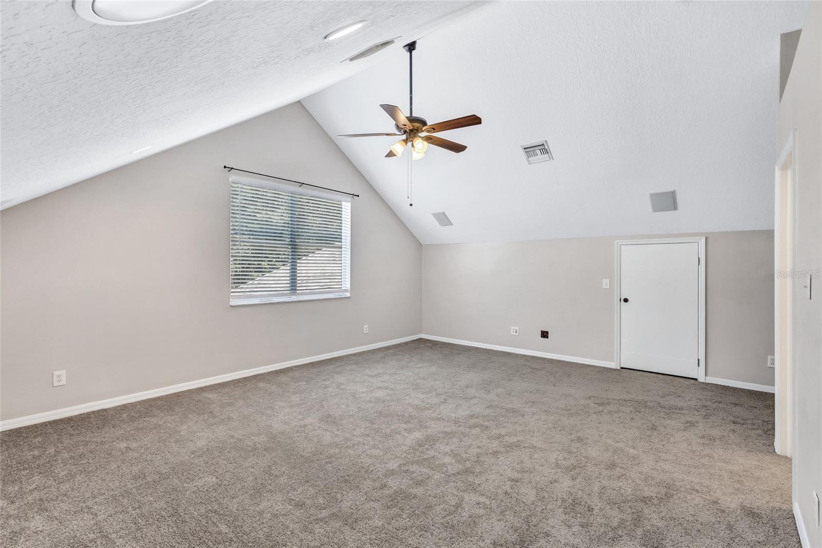 805 WOODCARVER LN