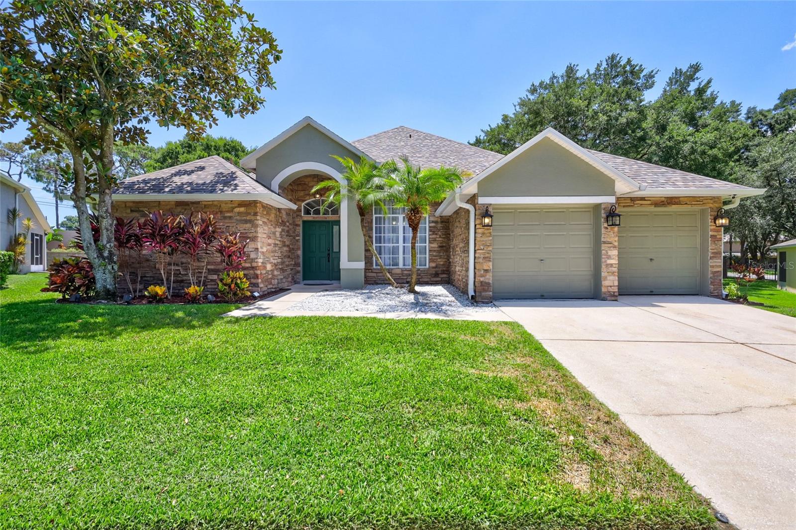 805 WOODCARVER LN