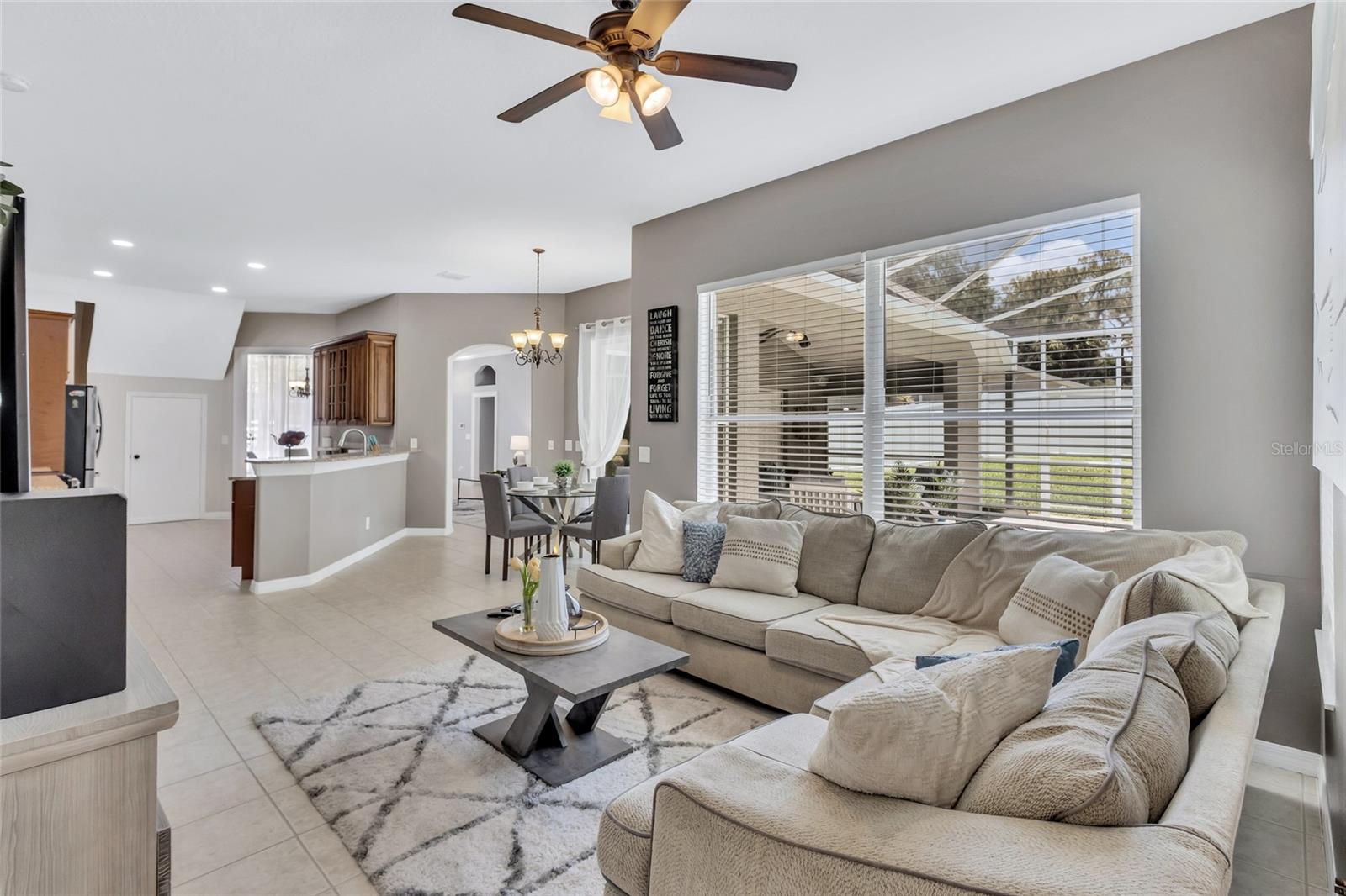 805 WOODCARVER LN