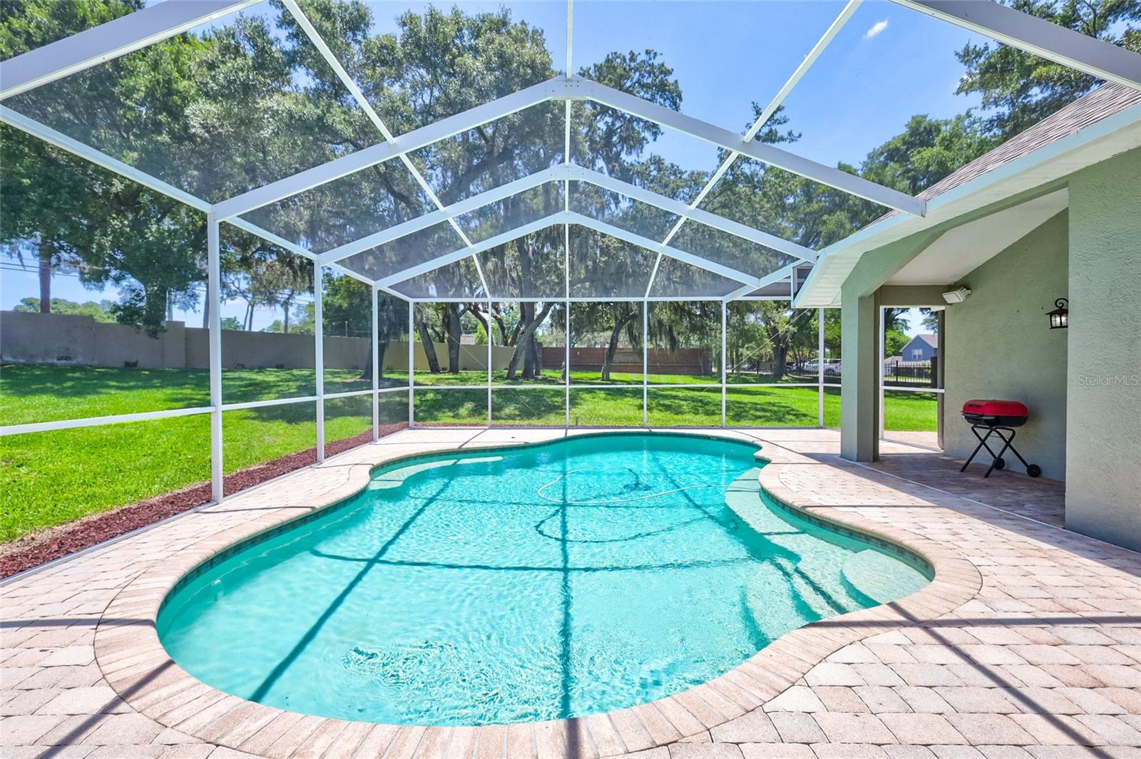 805 WOODCARVER LN
