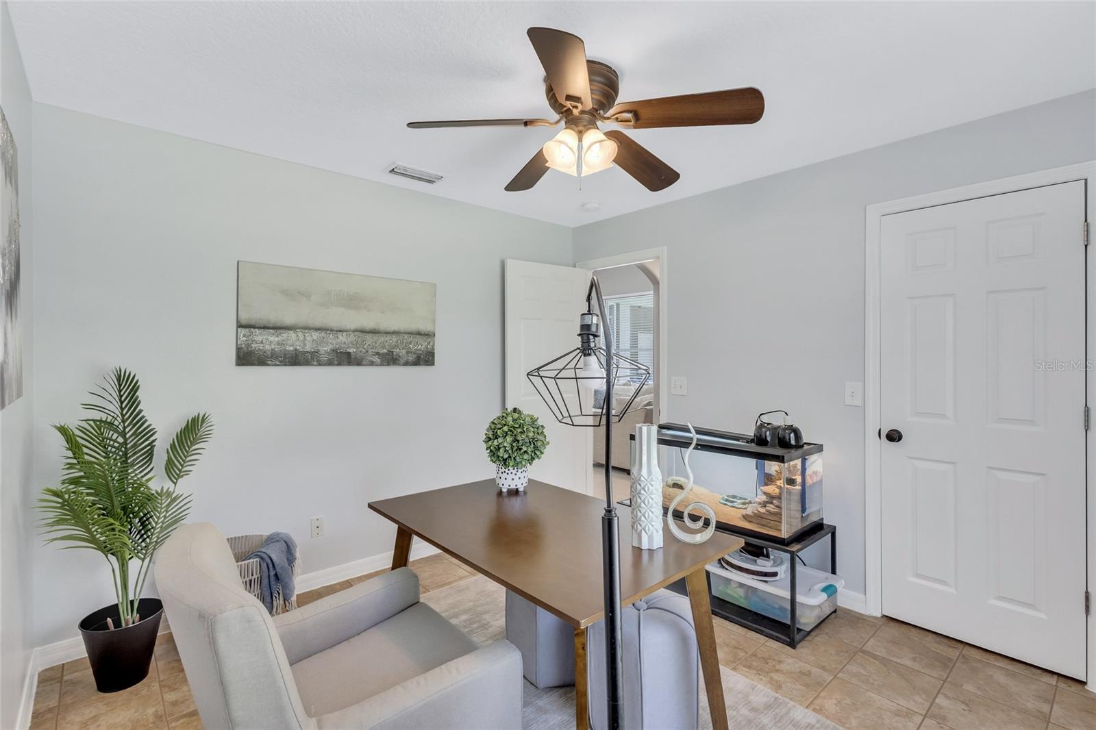 805 WOODCARVER LN