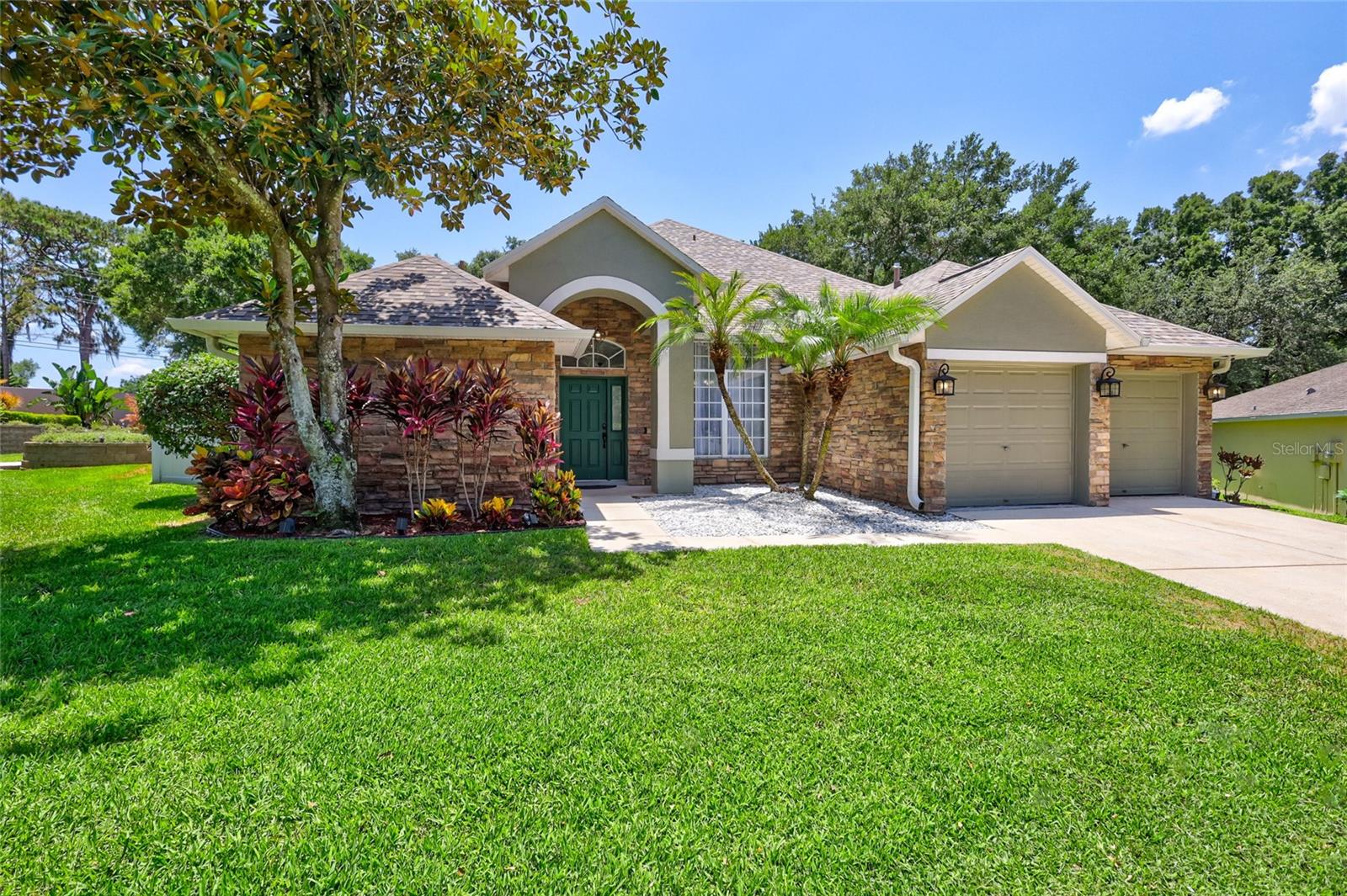 805 WOODCARVER LN