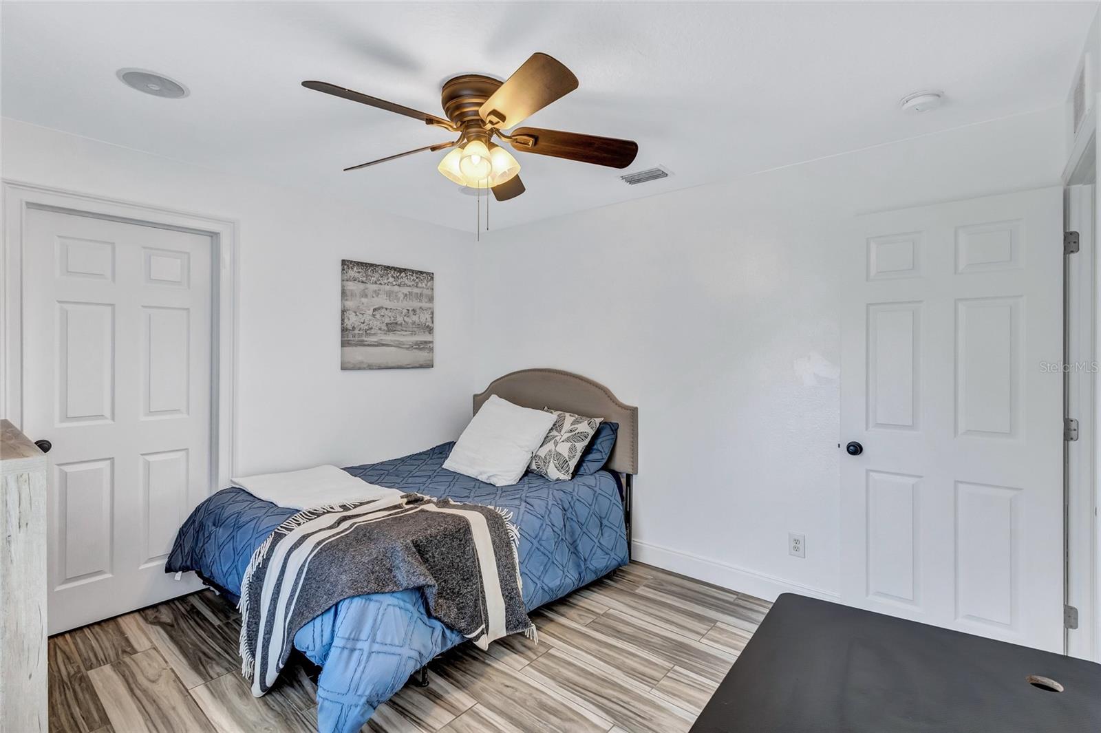 805 WOODCARVER LN