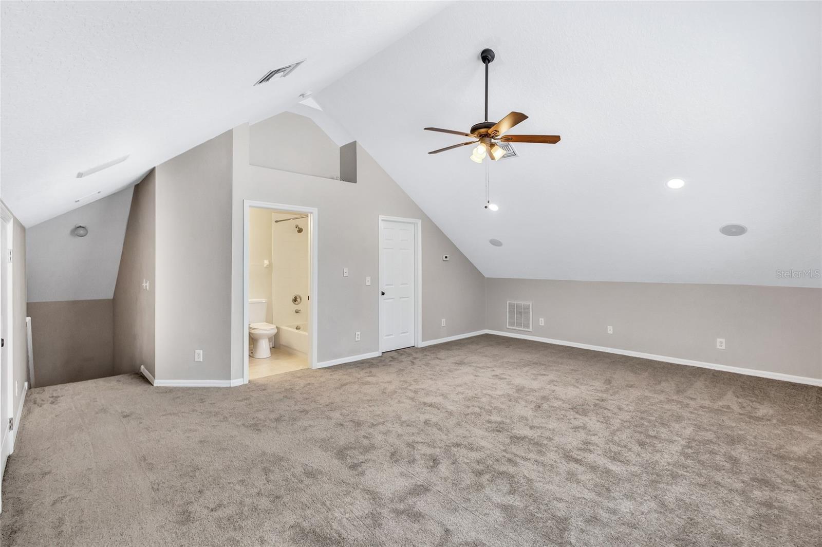 805 WOODCARVER LN