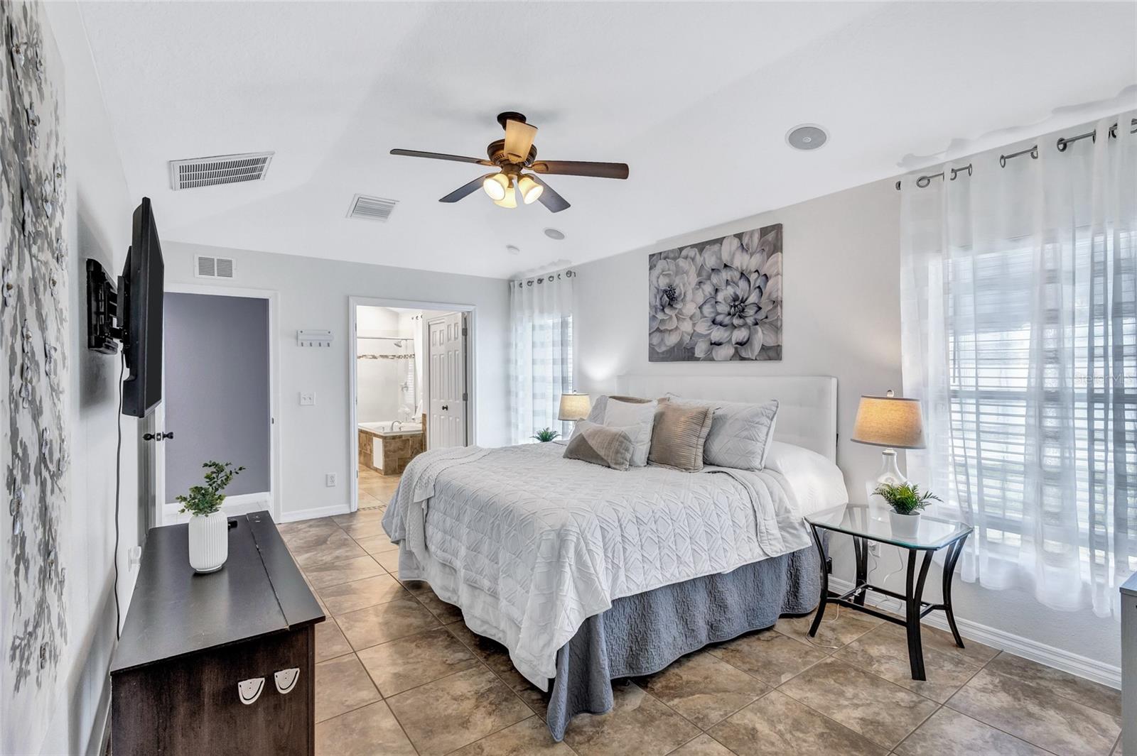 805 WOODCARVER LN