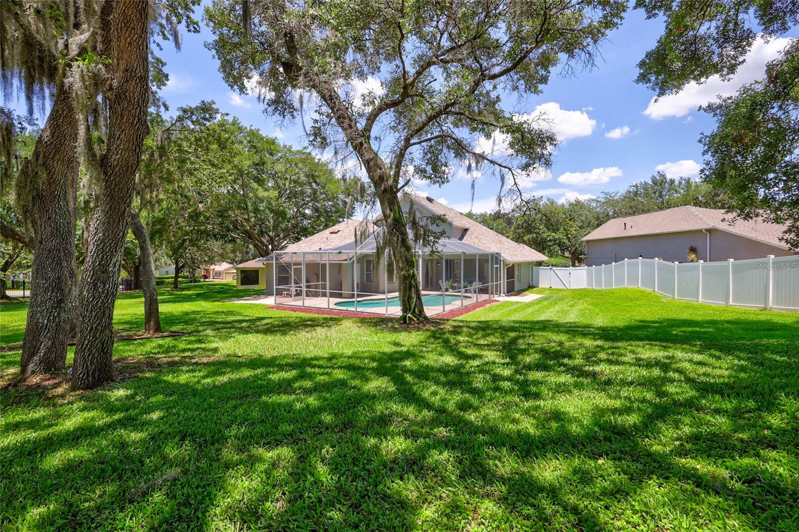 805 WOODCARVER LN
