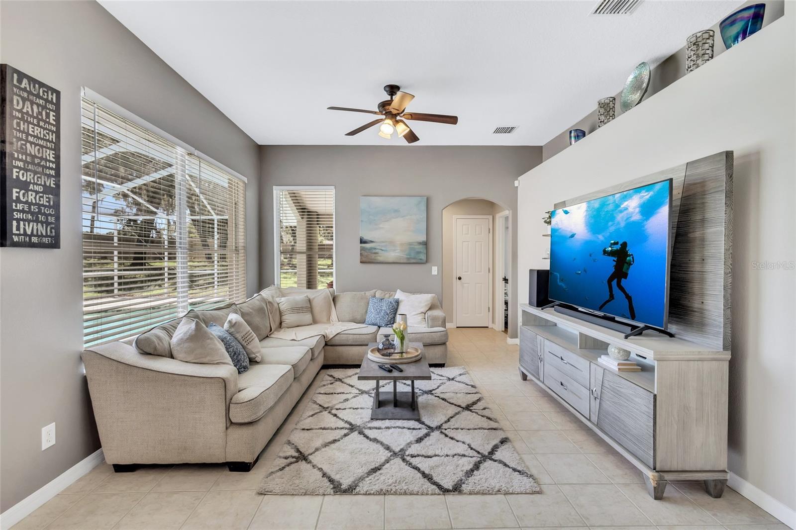 805 WOODCARVER LN