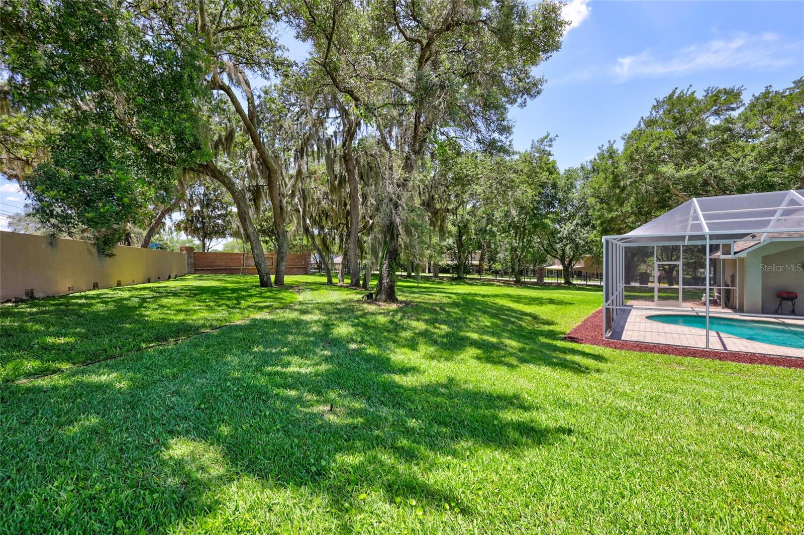 805 WOODCARVER LN